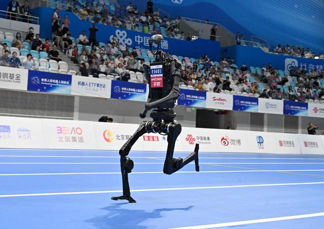 兴：用遥控追求极致速度；蔡浩宇AI游戏上架2719元｜极客早知道凯发K8Sam Altman：AI存在泡沫；宇树机器人夺金王兴(图9)